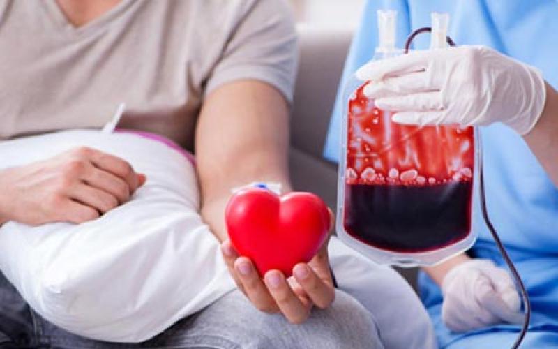 ما حكم التبرع بالدم لعلاج مصابي الحرب الفلسطينيين؟ إجابة شرعية