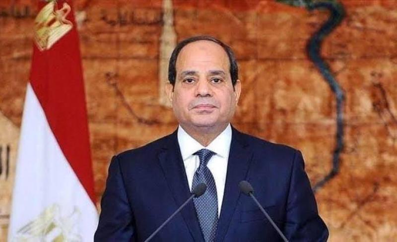 الرئيس المصري يعود إلى أرض الوطن عقب مشاركته في القمة الثلاثية