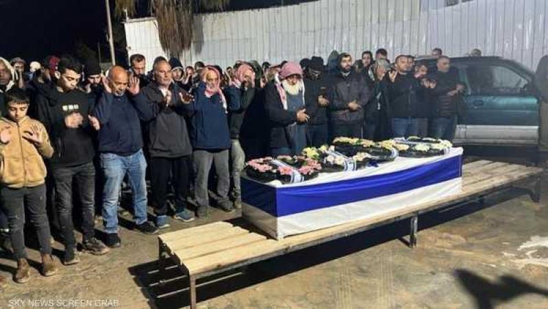 أسرة الجندي أحمد أبو لطيف في جنازته 