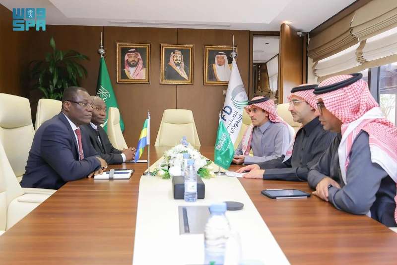 الرئيس التنفيذي للصندوق السعودي للتنمية يلتقي سفراء بعض الدول لتعزيز التعاون بينهم