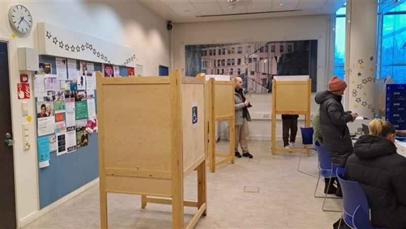 توافد الناخبين على لجان الإنتخابات في فنلندا