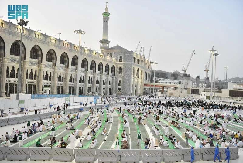 شؤون الحرمين تعلن معايير واشتراطات مقدمي خدمة سفر الإفطار في المسجد الحرام خلال رمضان
