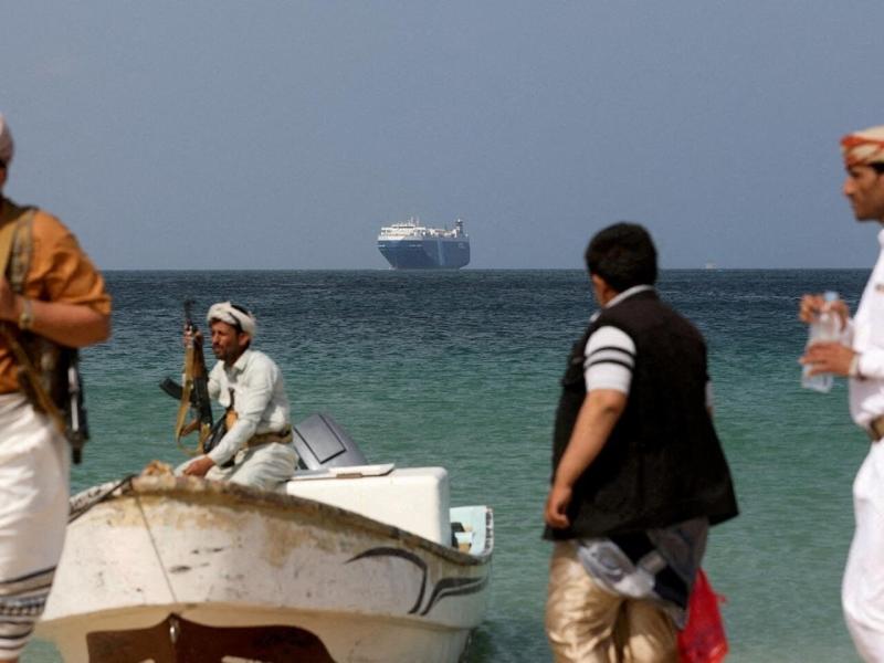 الحوثيين: السفينة تحمل أعلاف دواجن وليس مساعدات إنسانية