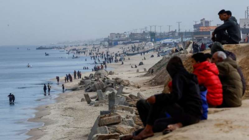 الفلسطينيون على ساحل قطاع غزة