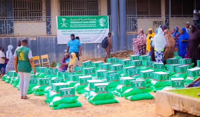 مركز سلمان للإغاثة يوزع آلاف السلال الغذائية في موريتانيا وغانا وإندونيسيا وجنوب أفريقيا والجبل الأسود