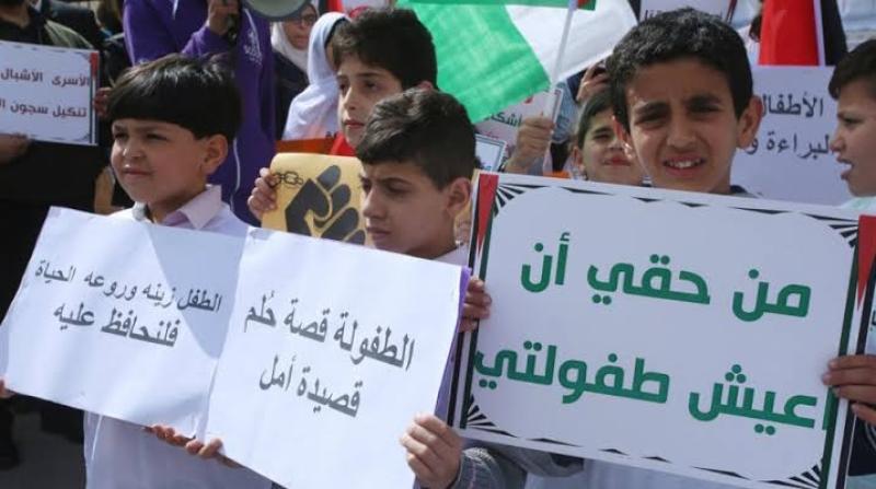 في يوم الطفل الفلسطيني.. مؤسسات الأسرى الفلسطينية: أكثر من 200 طفل في سجون الاحتلال