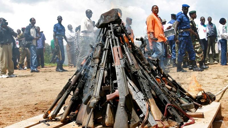 برنامج نزع السلاح في نيجيريا: الحل الحاسم لمحاربة الإرهاب وتعزيز التنمية الاقتصادية