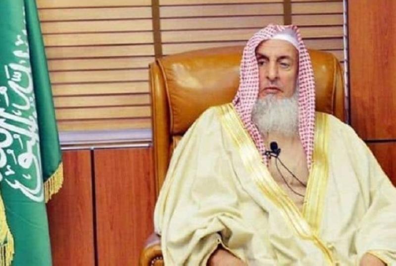مفتي السعودية: إخراج صدقة الفطر نقودًا لا يجزئ لأنه مخالف للسنة
