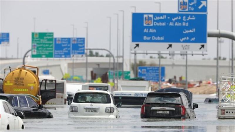 دبي توجه رسالة هامة لمواطنيها بعد السيول الكارثية