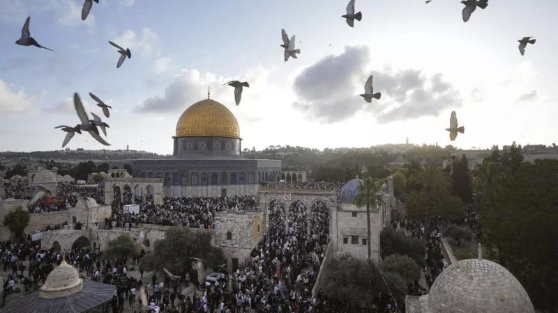 حماس تدعو الشعب الفلسطيني للاعتكاف داخل المسجد الأقصى