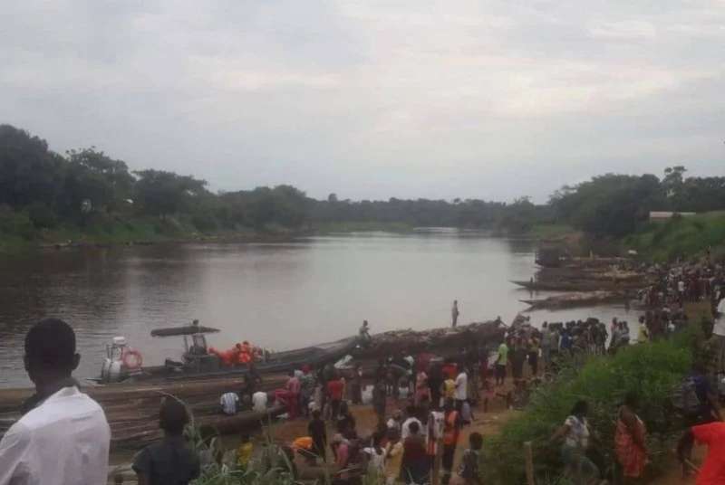 بحيرة مبوكو.. خطر الموت يواجه سكان أفريقيا الوسطي