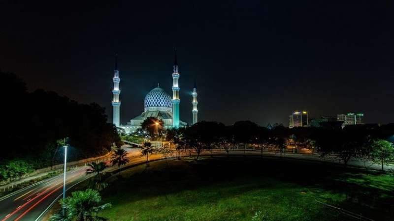 «المسجد الأزرق» ثاني أضخم جوامع جنوب آسيا.. صرح ماليزي يخطف قلوب المسلمين