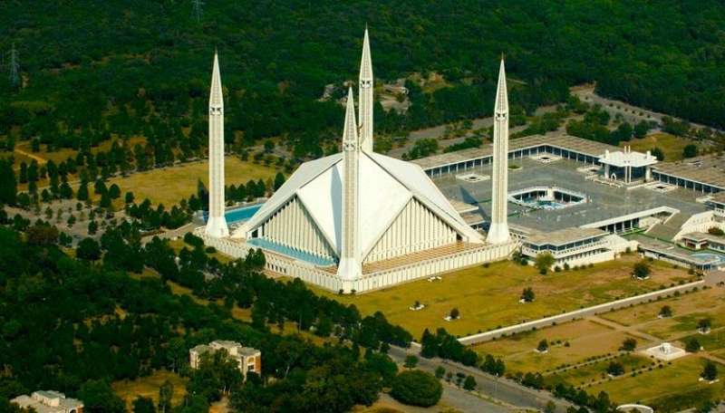 «مسجد الملك فيصل» جامع بلا قباب في قلب باكستان