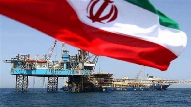 النفط الإيراني في خطر.. بايدن يوقع عقوبات نفطية جديدة على إيران