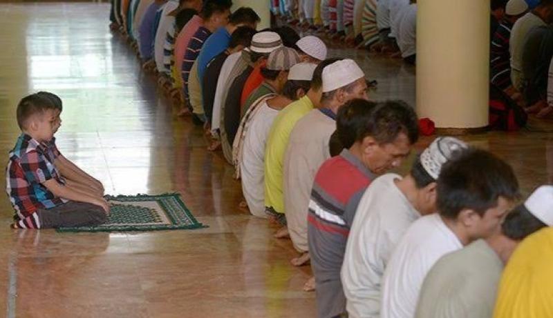 ما حكم اصطحاب الأطفال لصلاة الجمعة بالمسجد؟ الأزهر للفتوى يجيب