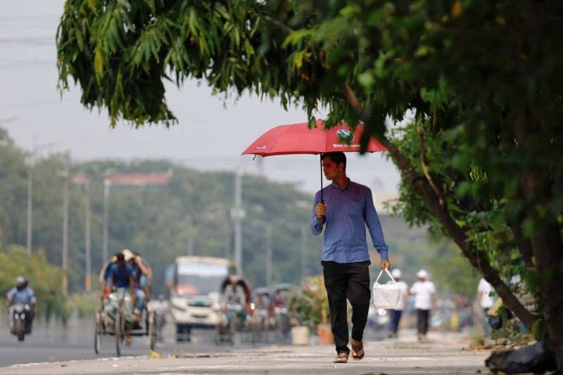 موجة حر شديدة تجتاح جنوب شرق آسيا.. وإعصار قوي يضرب غوانجو الصينية