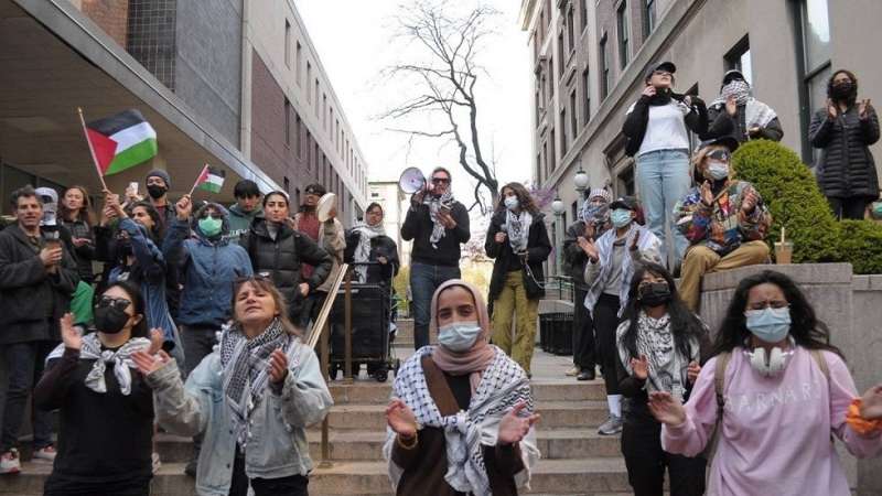 أول جامعة أمريكية تبدأ بفصل الطلاب المشاركين بالتظاهرات الداعمة لغزة