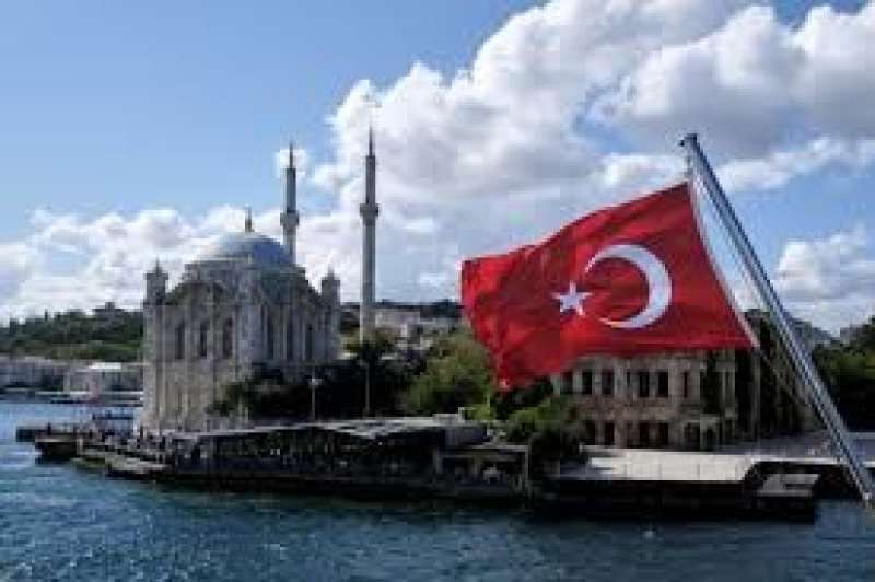 تركيا تجني أكثر من 8 مليارات دولار من السياحة خلال الربع الأول من العام الجاري