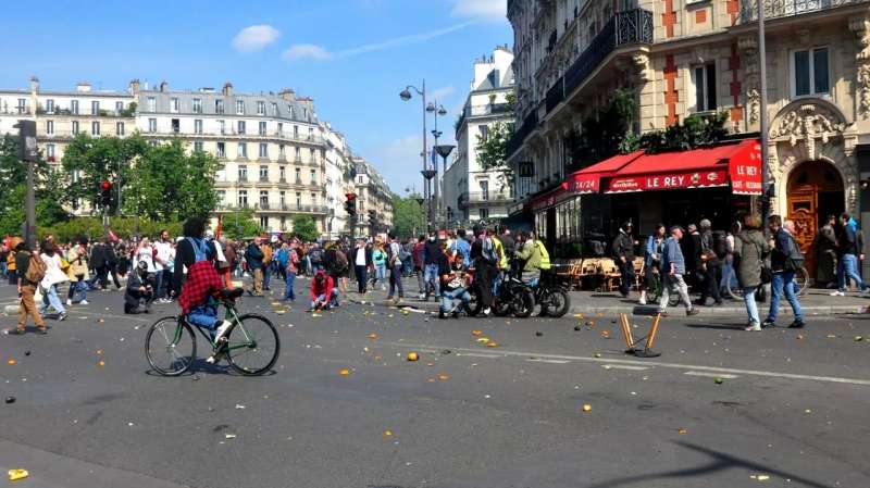 في عيد العمال.. الشرطة الفرنسية تلقي القبض على المتظاهرين
