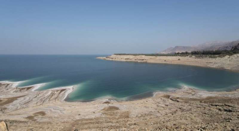 كابوس على شواطئ البحر الميت: الإسرائيليون يختفون في أعماق الماء