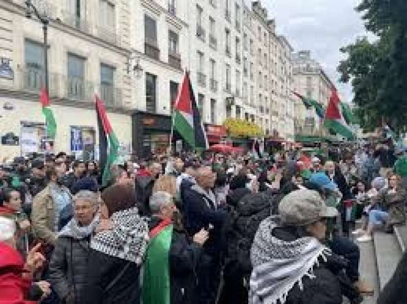 تظاهرة في باريس للمطالبة بوقف العدوان على غزة