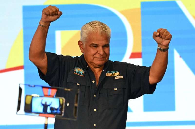 الفوز المفاجئ.. خوسيه راؤول مولينو رئيسا لـ«بنما»