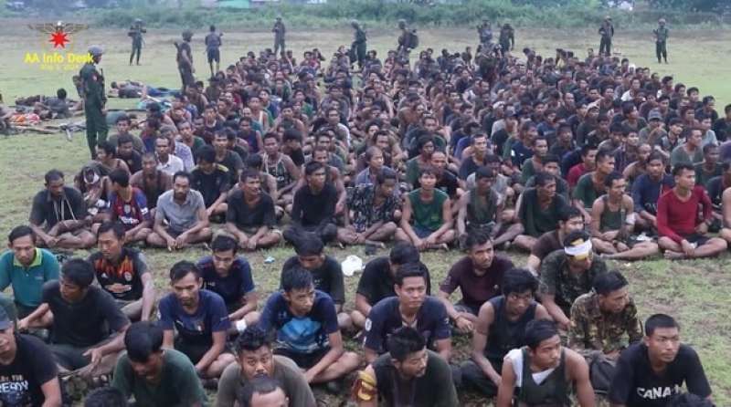 اشتباكات ميانمار.. الجيش يواجه انتكاسة جديدة مع استيلاء المتمردين على معسكرهم