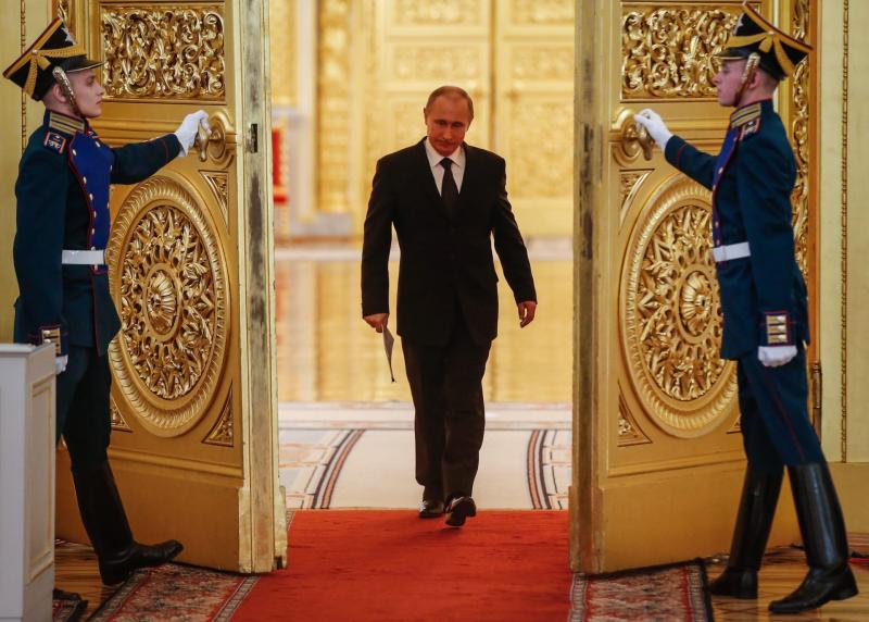 بوتين يقرر استمرار عمل الحكومة الحالية حتى تشكيل أخرى جديدة