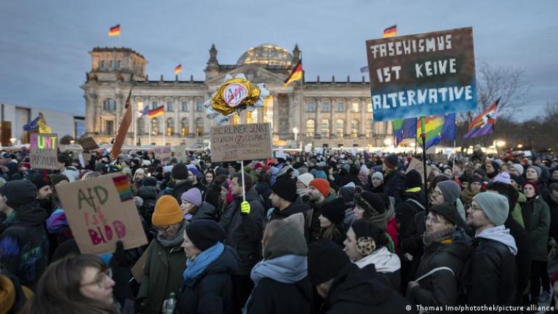 مئات الألمان يتظاهرون ضد عنف ”اليمين المتطرف” في الانتخابات