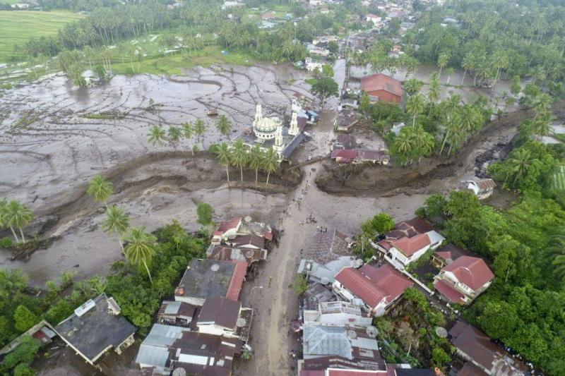 الفيضانات بإندونيسيا