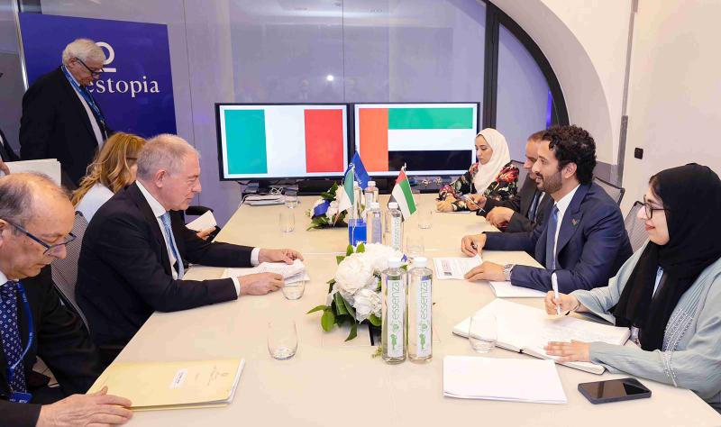 وزير الاقتصاد الإماراتي يبحث آفاق التعاون مع الاتحاد الأوروبي
