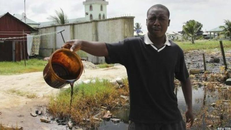 مخالفات شركة شل في النيجر.. تسمم الأراضي وتلويث البيئة