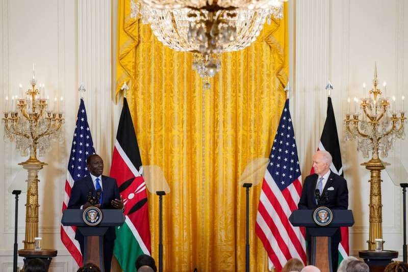 زلات لسان مستمرة..  جو بايدن يثير الجدل مجددًا مع الرئيس الكيني