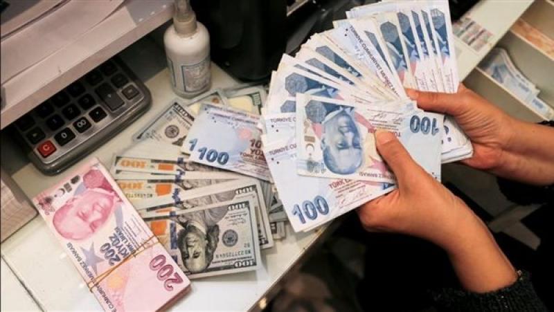 الليرة التركية في خطر.. والبنك المركزي يكدس الاحتياطيات لحمايتها