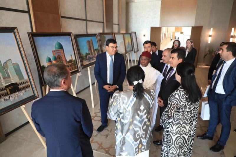 منظمة التعاون الإسلامي تفتتح معرض لوحات الدول الأعضاء في خيوة