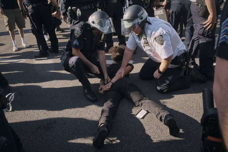 بعد احتجاجات مؤيدة لفلسطين.. شرطة نيويورك توقف 29 شخصًا أمام متحف بروكلين