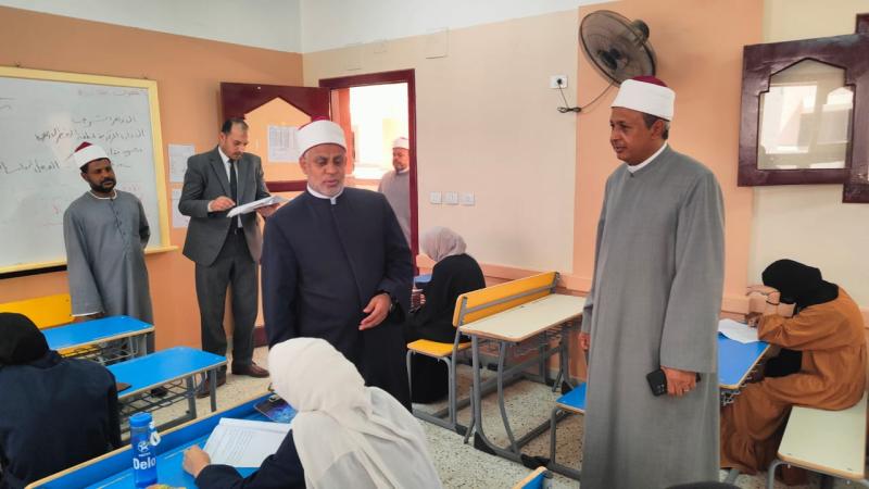 رئيس قطاع المعاهد الأزهرية يشيد بصبر واجتهاد طلاب الشهادة الثانوية بمستشفى 57357