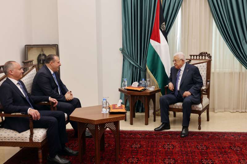 الرئيس الفلسطينى يتسلم دعوة لحضور فعاليات مؤتمر الاستجابة الإنسانية الطارئة في غزة