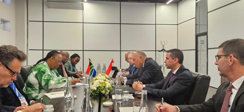وزير الخارجية يعقد مباحثات مع نظيرته الجنوب إفريقية على هامش اجتماعات البريكس