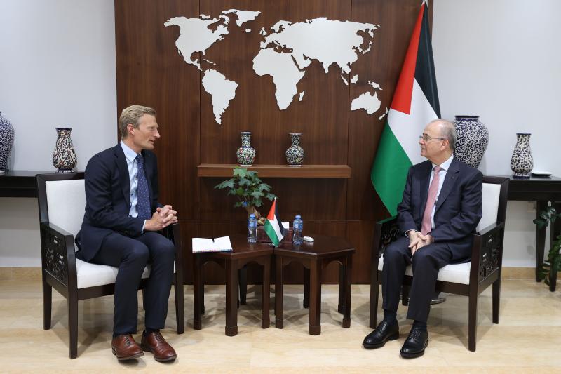 رئيس الوزراء الفلسطيني يبحث مع برنامج الغذاء العالمي تعزيز الجهد الاغاثي في غزة