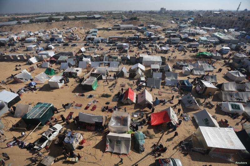 العدوان على غزة.. الاحتلال الإسرائيلي يقصف منطقة ”المواصي” التي تؤوي آلاف النازحين