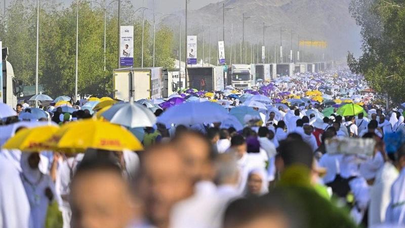 الصحة السعودية تؤكد على الحجاج استخدام المظلات للوقاية من ضربات الشمس
