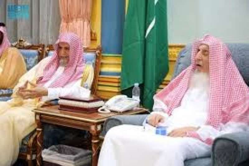 مفتي السعودية يستقبل رئيس الشؤون الدينية للمسجد الحرام والمسجد النبوي بمشعر عرفات