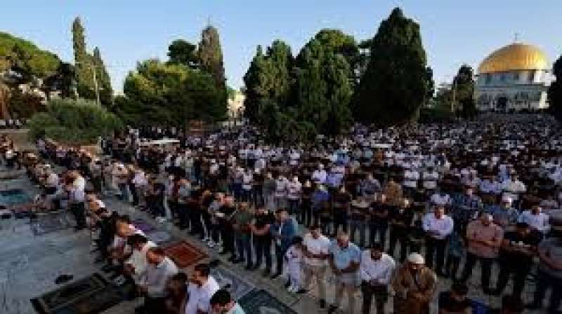 40 ألف مصل يؤدون صلاة عيد الأضحى في الأقصى رغم تضييقات الاحتلال