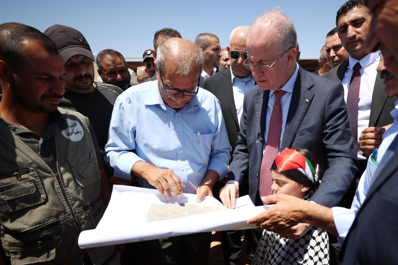 رئيس الوزراء الفلسطيني من مسافر يطا: وجودنا هنا أفضل رد على سموتريتش وغيره