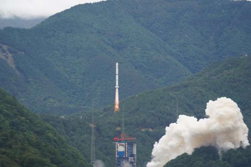 صاروخ صيني قابل لإعادة الاستخدام يكمل اختبار الطيران للإقلاع والهبوط العمودي