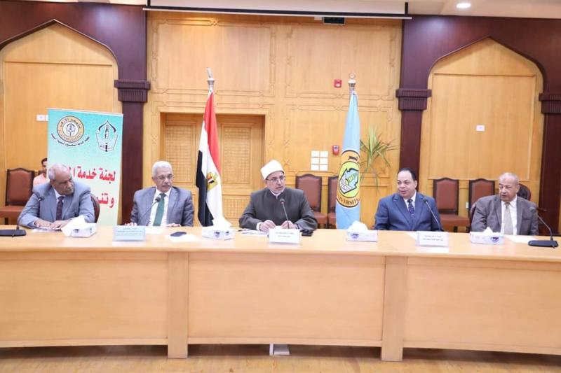 رئيس جامعة الأزهر: القضاء على الأمية واجب ديني ووطني وقضية أمن قومي