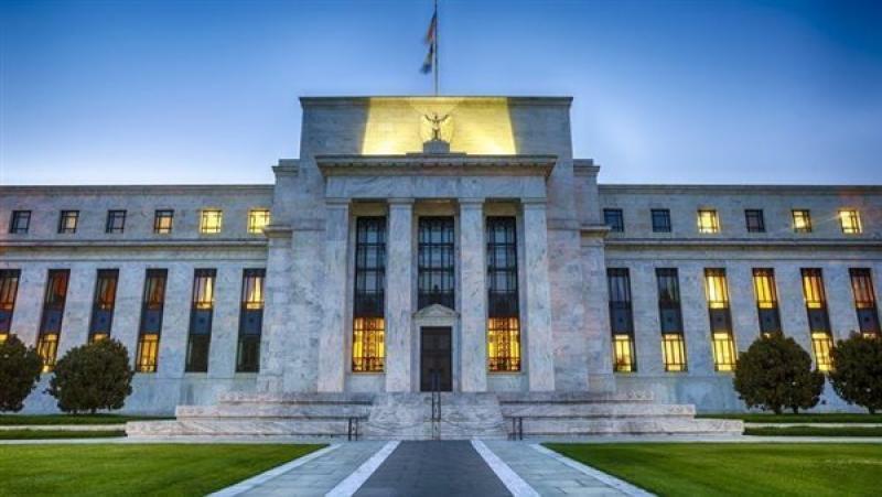 محافظ الفيدرالي الأمريكي يكشف التوقيت المناسب لخفض أسعار الفائدة