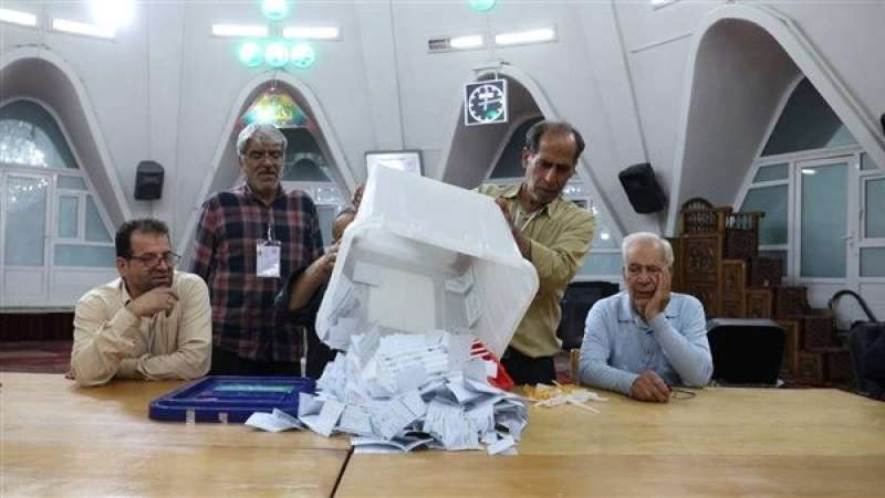 الانتخابات الرئاسية الإيرانية.. الإعادة تقترب بين بزشكيان و سعيد جليلي