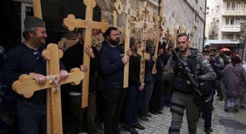 استهداف إسرائيلي للوجود المسيحي في القدس.. حرب الإبادة والتهجير تحت قبة الكنائس